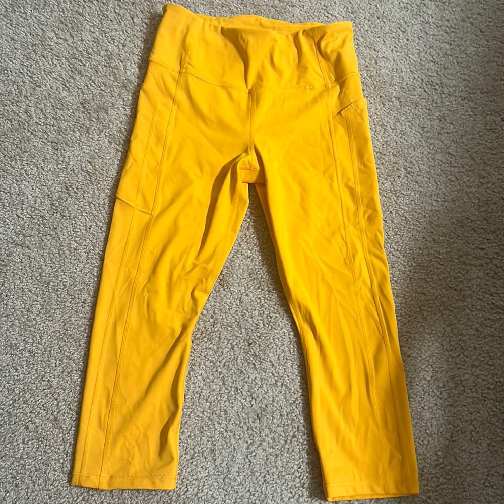 Athleta ultimate stash II Capri